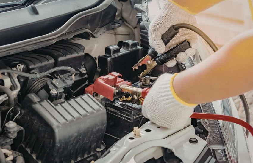 Arranque con pinzas en batería, coche pierde potencia por posibles fallos eléctricos o de motor